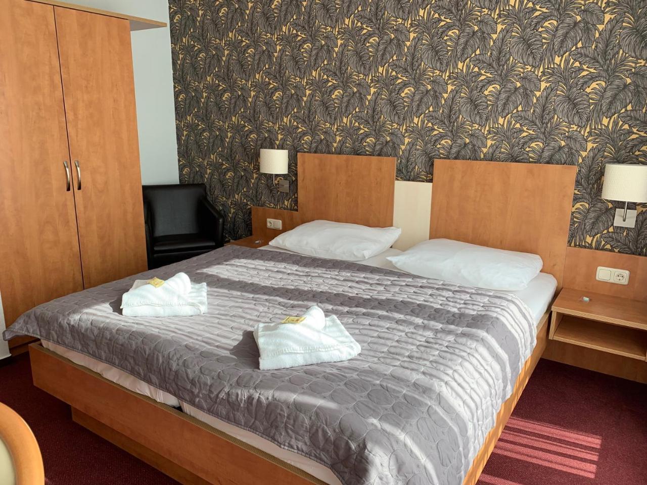 Hotel Ambassador-Ludwigsfelde Exteriör bild